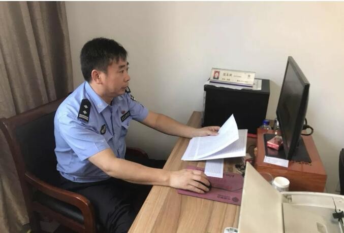 &ldquo;燃爆&rdquo;朋友圈的他 搬走火灾现场8个煤气罐